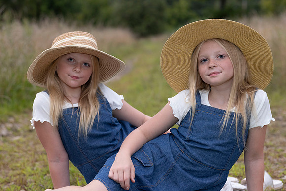 C08A1552sister shoot