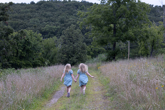 C08A1292sister shoot