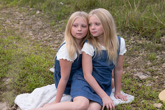 C08A1583sister shoot