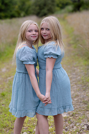 C08A1027sister shoot