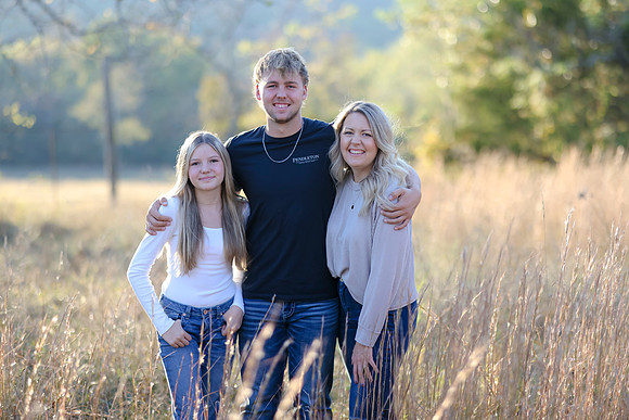 C08A6723 senior photos