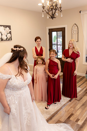 C08A0166WEDDING getting ready
