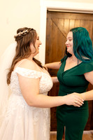 C08A0113WEDDING getting ready