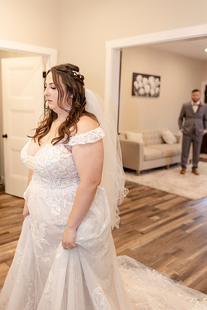 C08A0342WEDDING getting ready