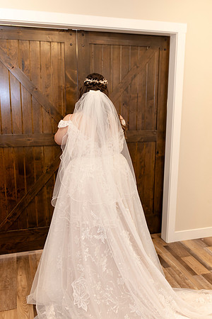 C08A0085WEDDING getting ready