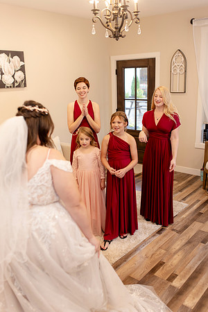 C08A0170WEDDING getting ready