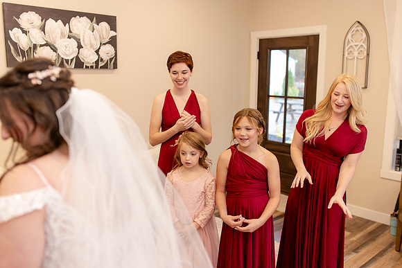 C08A0157WEDDING getting ready