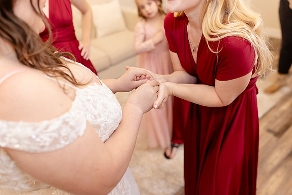 C08A0182WEDDING getting ready