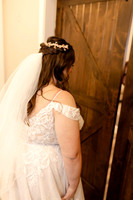 C08A0138WEDDING getting ready