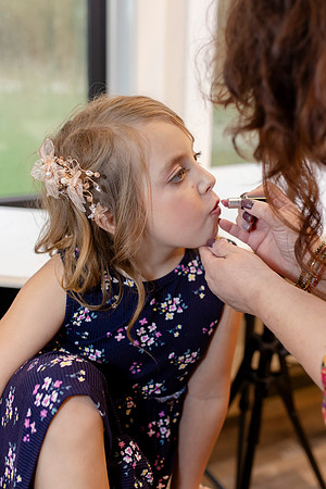 C08A0045WEDDING getting ready