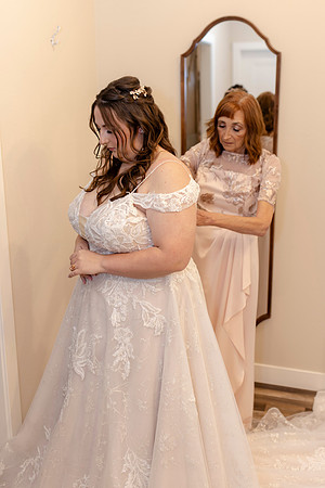C08A0050WEDDING getting ready