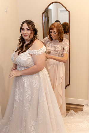 C08A0052WEDDING getting ready