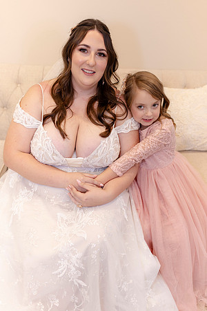 C08A0287WEDDING getting ready