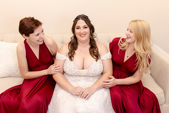 C08A0201WEDDING getting ready
