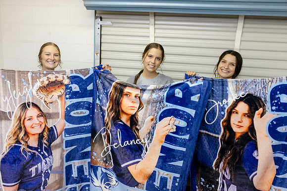 C08A5436senior night