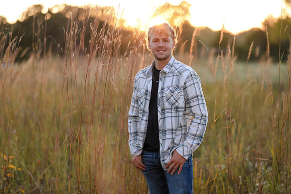 C08A7137 senior photos