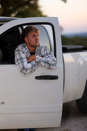 C08A7190 senior photos