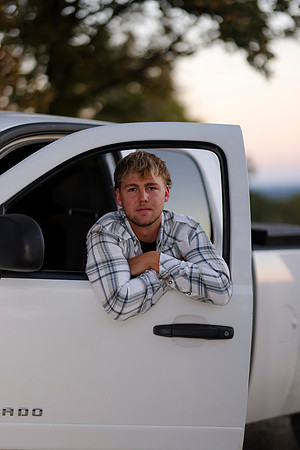 C08A7188 senior photos