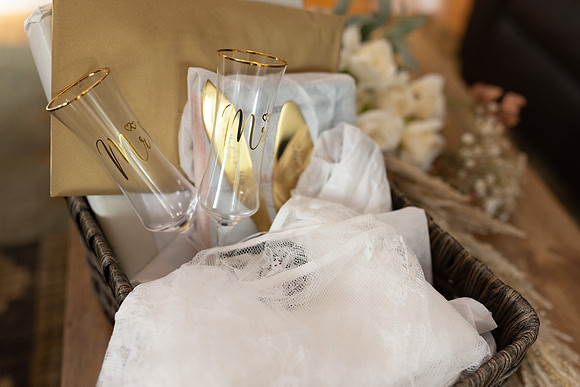 C08A3573ELOPEMENT