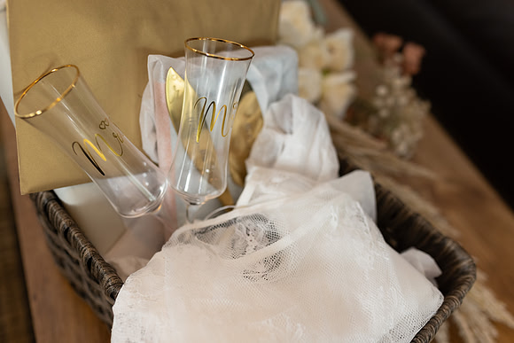 C08A3574ELOPEMENT