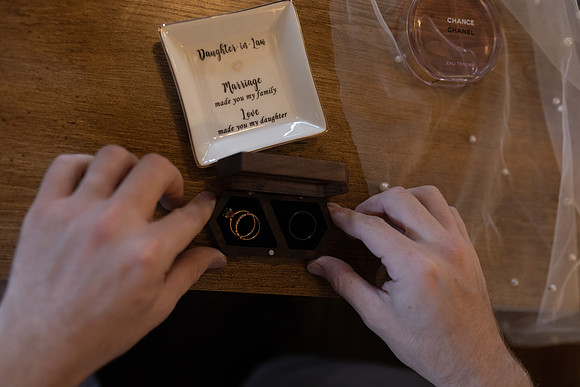 C08A3651ELOPEMENT