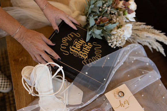 C08A3672ELOPEMENT