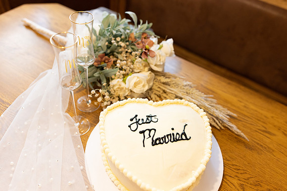 C08A3685ELOPEMENT