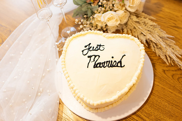 C08A3694ELOPEMENT