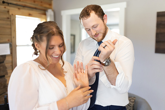 C08A3903ELOPEMENT