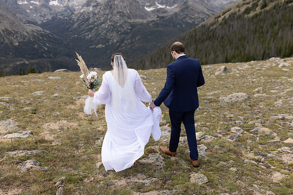 C08A3945ELOPEMENT