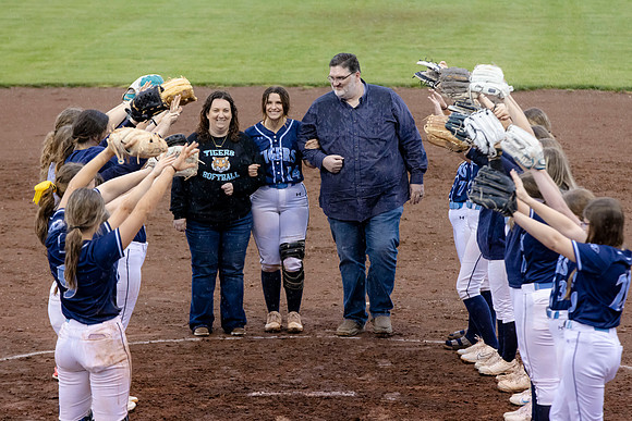 C08A5299senior night
