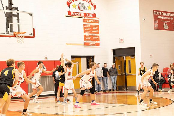 C08A5234basketball sports photography-DeNoiseAI-standard