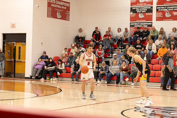 C08A5358basketball sports photography-DeNoiseAI-standard