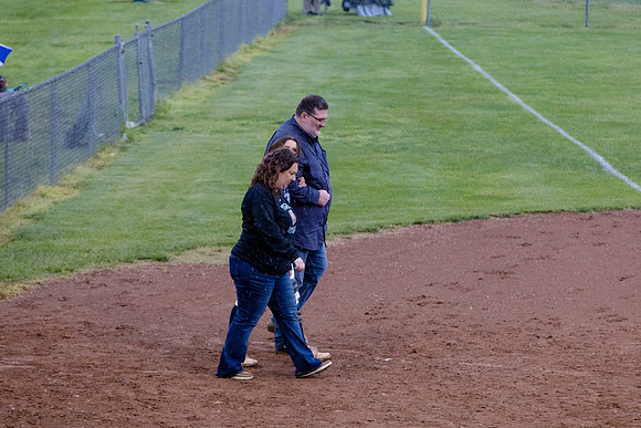 C08A5284senior night