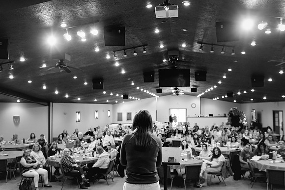 C08A1193CHURCH PHOTOGRAPHY bw