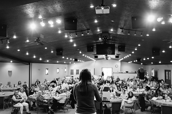 C08A1194CHURCH PHOTOGRAPHY bw
