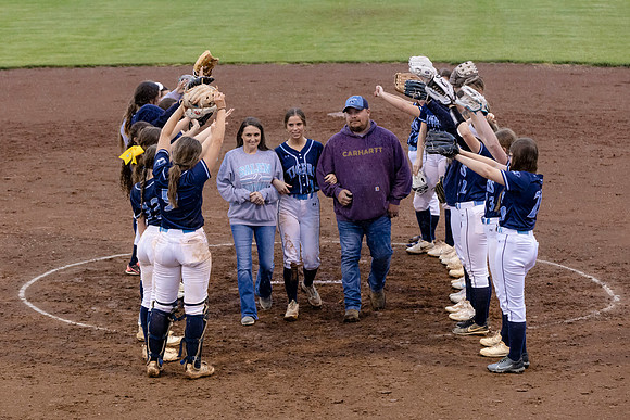C08A5359senior night