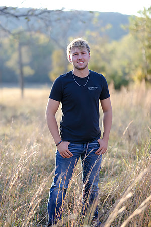 C08A6672 senior photos