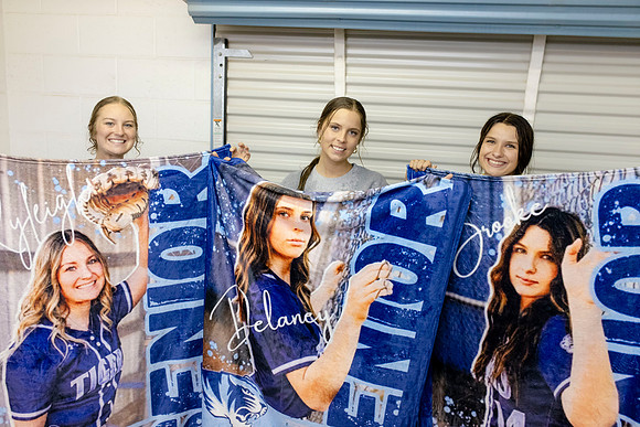 C08A5438senior night
