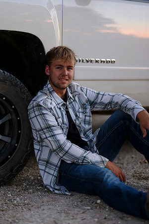 C08A7177 senior photos