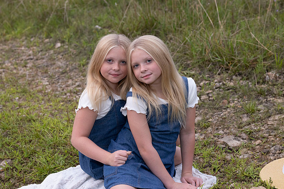 C08A1588sister shoot