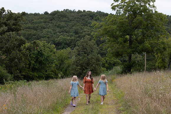 C08A1133sister shoot