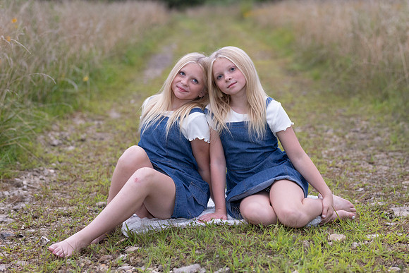 C08A1637sister shoot