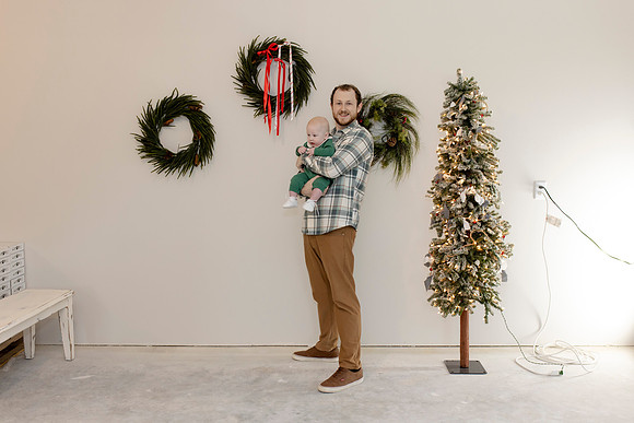 C08A3742 christmas mini shoot