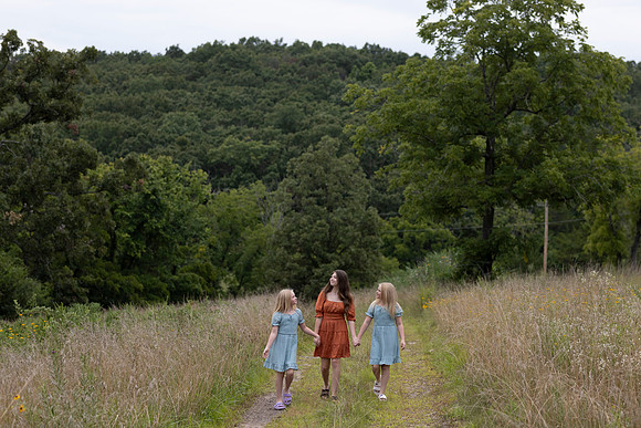 C08A1135sister shoot