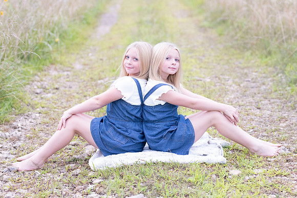 C08A1600sister shoot