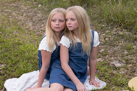 C08A1581sister shoot