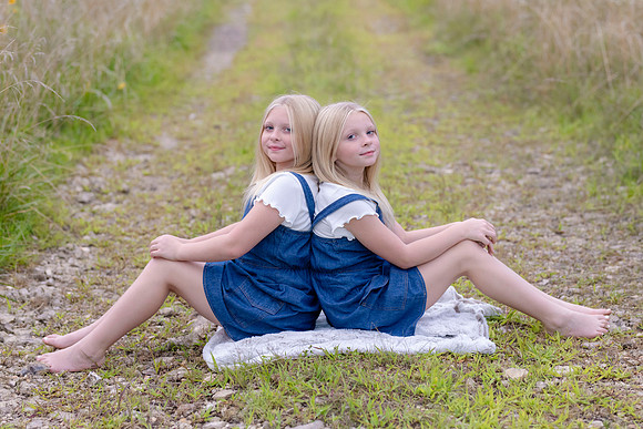 C08A1605sister shoot
