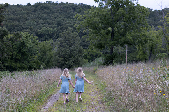 C08A1290sister shoot