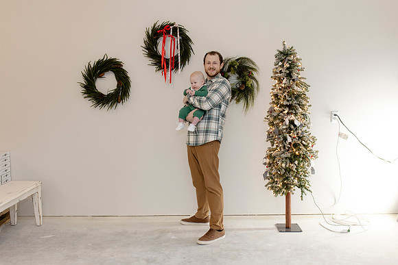 C08A3744 christmas mini shoot